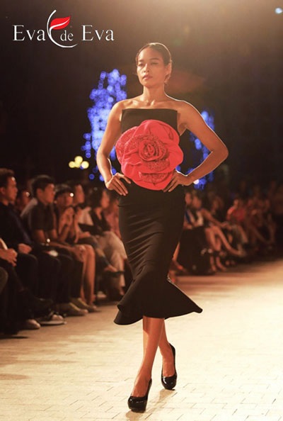 Lâm Thu Hằng với 1 mẫu thiết kế trong BST La Rose de France