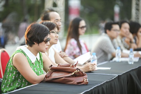 TGĐ Eva de Eva Tô Thị Dung trên ghế nóng của buổi tổng duyệt