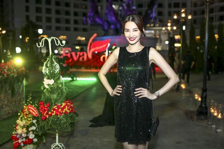 Toàn cảnh Show diễn của Eva de Eva tại Đẹp Fashion Runway 3 - 10 Ca Sỹ Hứa Vĩ Văn chụp ảnh cùng Giám Đốc Sáng Tạo Hà Đỗ Tạp chí Đẹp