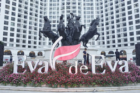 Toàn cảnh Show diễn của Eva de Eva tại Đẹp Fashion Runway 3 - 2 Eva de Eva đã đưa cả Paris đến Hà Nội trong không gian Show diễn của Đẹp Fashion Runway 3