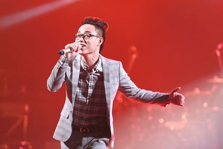 Tùng Dương gây xúc động khi biểu diễn cùng cháu gái tác giả "Nơi đảo xa" - 11 <b style=mso-bidi-font-weight:
normal>Hà Thanh