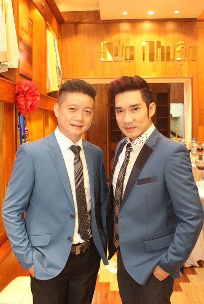 Quang Hà lịch lãm dự sự kiện tại Hà Nội - 3 Nam ca sĩ được sự hưởng ứng nhiệt tình từ đồng nghiệp và các cộng sự