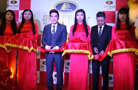 Quang Hà lịch lãm dự sự kiện tại Hà Nội - 5 Nam ca sĩ được sự hưởng ứng nhiệt tình từ đồng nghiệp và các cộng sự