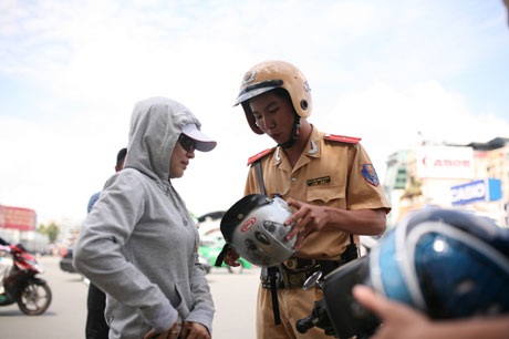 Cảnh sát giao thông cũng tham gia vào chiến dịch lần này