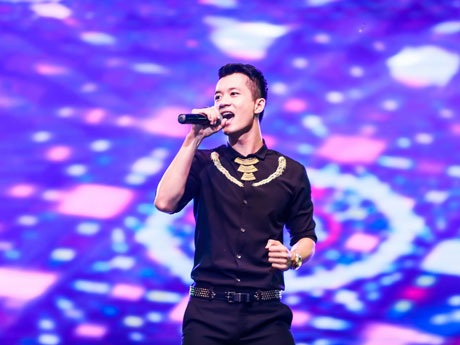 Đàm Vĩnh Hưng hát cuồng nhiệt cùng khán giả lớn tuổi - 8 Quốc Huy The Voice