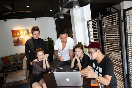 <b style=mso-bidi-font-weight:
normal>Hà Thanh