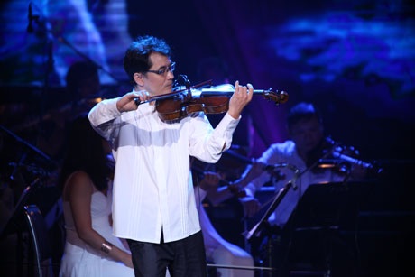 Cây vĩ cầm tóc thật tỏa sáng trong đêm nghệ thuật “Hair Sonata” - 1 Nghệ sĩ Xuân Huy thăng hoa với cây violin có dây vĩ làm từ tóc thật