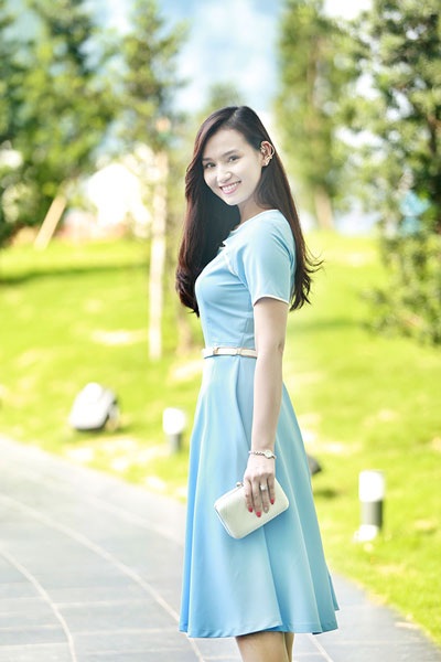 Lã Thanh Huyền tái xuất đẹp rạng rỡ - 3 Lã Thanh Huyền khoe vẻ đẹp đằm thắm và vóc dáng thon gọn sau khi sinh con đầu lòng