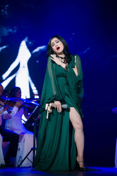 Thanh Lam hát “dữ dội” bên NSND Trung Kiên - 7 Tại chương trình tối 4/9, ông lại tái ngộ con dâu cũ, Thanh Lam trên sân khấu