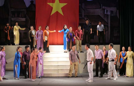 Đạo diễn Doãn Hoàng Giang tái xuất với “Cánh chim trắng trong đêm” - 3 Một số hình ảnh trong vở diễn