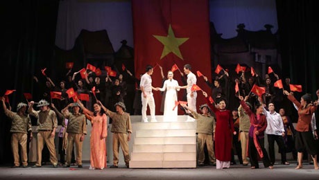 Đạo diễn Doãn Hoàng Giang tái xuất với “Cánh chim trắng trong đêm” - 4 Một ųố hình ảnh trong vở diễn