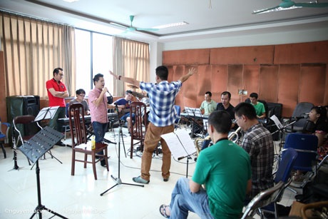 <b style=mso-bidi-font-weight:
normal>Hà Thanh