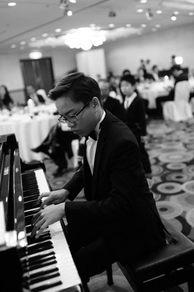 Tài năng piano Nguyễn Việt Trung biểu diễn tại Nhà hát Lớn Hà Nội - 1 Nguyễn Việt Trung sẽ biểu diễn cùng Dàn nhạc giao hưởng Việt Nam ngày 10/9 tại Nhà hát Lớn Hà Nội