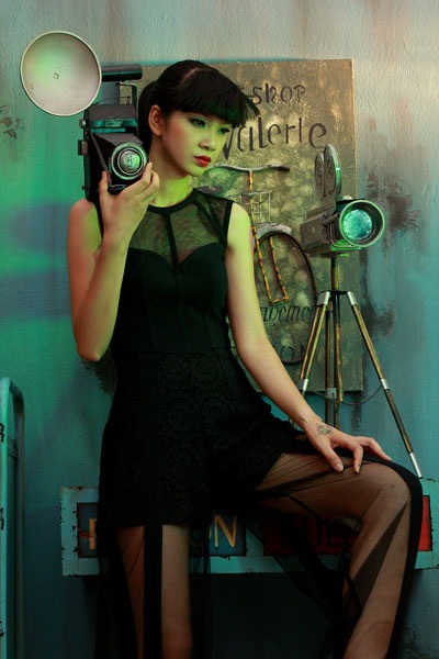 Hạ Vy lạnh lùng với gam màu đỏ đen - 4 Hà Thanh