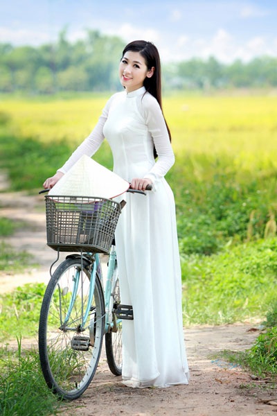 Á hậu Tú Anh xinh tươi như bông hoa giữa đồng lúa vàng - 1 Hà Thanh