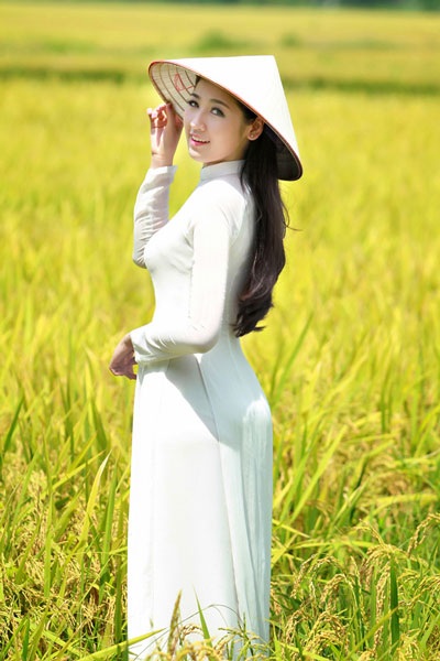 Á hậu Tú Anh xinh tươi như bông hoa giữa đồng lúa vàng - 6 Hà Thanh