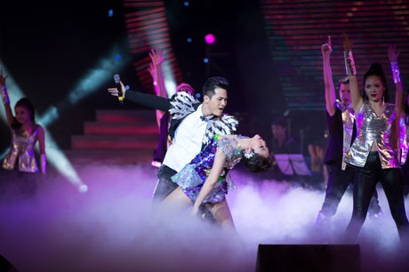 Mai Tiến Dũng, Tóc Tiên có màn kết hợp hoàn hảo mở đầu chương trình