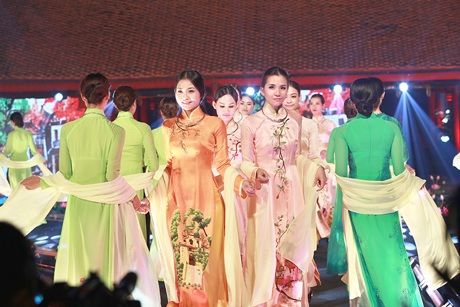 Lễ hội áo dài: Ấn tượng từ nón lá, khảm trai - 14 Hà Thanh