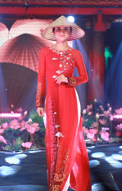 Lễ hội áo dài: Ấn tượng từ nón lá, khảm trai - 4 Hà Thanh