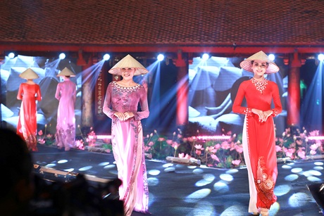 Lễ hội áo dài: Ấn tượng từ nón lá, khảm trai - 8 Hà Thanh