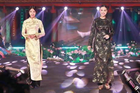 Màn trình diễn áo dài đặc sắc của “Hương sắc Hà Nội” - 4 BST của NTK Võ Thùy Dương