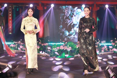 Màn trình diễn áo dài đặc sắc của “Hương sắc Hà Nội” - 5 BST của NTK Võ Thùy Dương