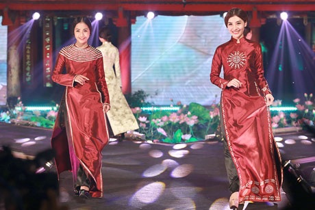 Màn trình diễn áo dài đặc sắc của “Hương sắc Hà Nội” - 6 BST của NTK Võ Thùy Dương