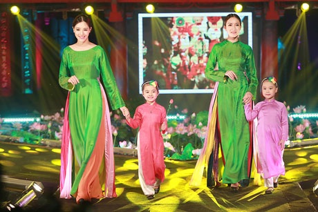 Màn trình diễn áo dài đặc sắc của “Hương sắc Hà Nội” - 11 BST