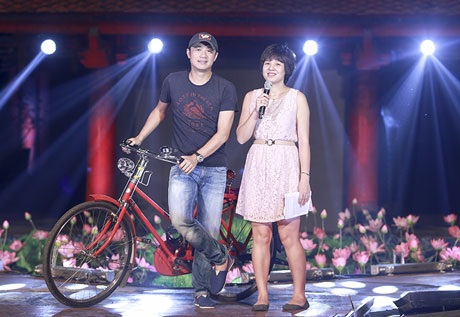 Màn xuất hiện hứa hẹn nhiều ấn tượng của MC Diễm Quỳnh và Anh Tuấn