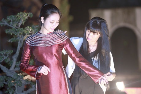 MC Diễm Quỳnh, Anh Tuấn đạp xe trên sân khấu “Hương sắc Hà Nội” - 7