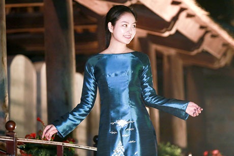 Hoa hậu Ngọc Anh duyên dáng trong tà áo dài - 2 <b style=mso-bidi-font-weight:
normal>Hà Thanh