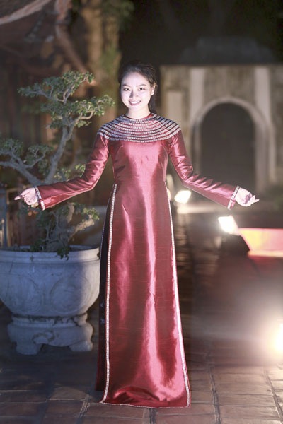 Hoa hậu Ngọc Anh duyên dáng trong tà áo dài - 8 <b style=mso-bidi-font-weight:
nůrmal>Hà Thanh