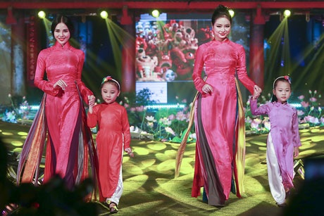 Á hậu Trà Giang duyên dáng trong tà áo dài - 8 <b style=mso-bidi-font-weight:
normal>Hà Thanh