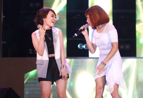 Hà Trần biểu diễn cùng top ca nữ