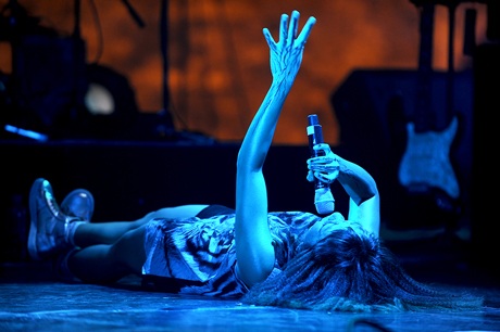 Hà Trần khiến khán giả phát cuồng với phần trình diễn cực phê của mình