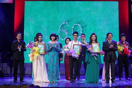 Nguyễn Tiến Hưng giành giải Nhất “Giọng hát hay Hà Nội” - 3 Hà Thanh