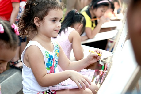 Hơn 600 em thiếu nhi thi vẽ tranh với chủ đề Em yêu Hà Nội - Thành phố vì hòa bình