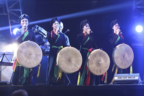 3 Diva Việt mở màn “cuồng nhiệt” Lễ hội âm nhạc giữa Hoàng thành - 14 Hồng Minh