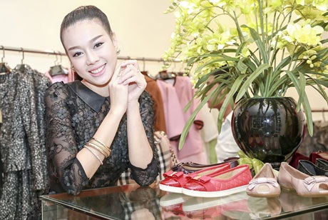 Hoa khôi Hạ Long Trương Tùng Lan đẹp rạng rỡ - 3 Nhan