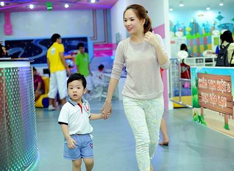 Ngắm nhóc tỳ đáng yêu của 4 nữ MC truyền hình xinh đẹp