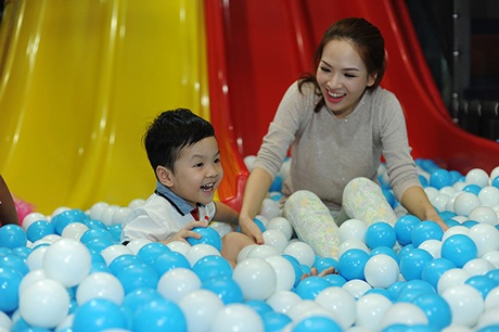 Ngắm nhóc tỳ đáng yêu của 4 nữ MC truyền hình xinh đẹp