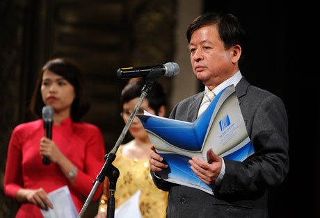 “Festival âm nhạc mới Á - Âu 2014” khép lại với nhiều cảm xúc - 1 Nhạc sĩ Đỗ Hồng Quân phát biểu tại buổi lễ