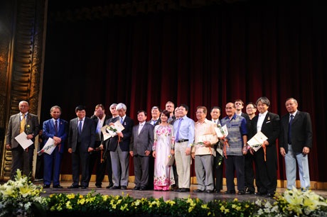 “Festival âm nhạc mới Á - Âu 2014” khép lại với nhiều cảm xúc - 2 Nhạc sĩ Đỗ Hồng Quân phát biểu tại buổi lễ