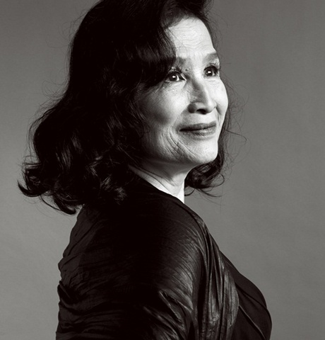 Ở tuổi xế chiều bà vẫn giữ được đôi mắt tinh anh, đẹp sâu của mình