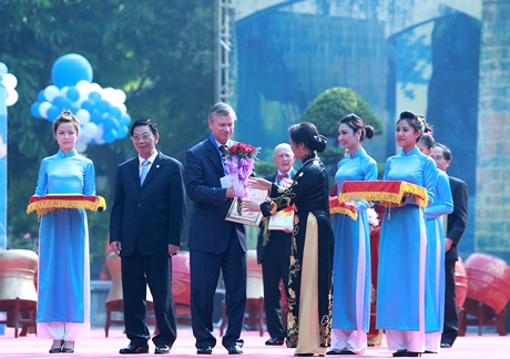 Hà Nội khai mạc "Ngày hội văn hóa hòa bình" - 4 Vinh danh và trao tặng danh hiệu Công dân danh dự Thủ đô Hà Nội cho các vị khách quốc tế
