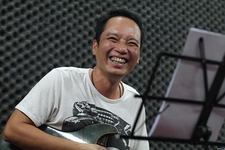 Hà Trần mặt mộc luyện hát cùng Idol Nhật Thủy - 14 Nhạc sĩ Anh Quân nhiệt tình hỗ trợ Hà Trần và Nhật Thủy