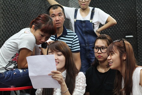 Hà Trần mặt mộc luyện hát cùng Idol Nhật Thủy - 6 Chị, Nhật Thủy và các giọng ca trẻ đều nỗ lực chuẩn bị cho liveshow Hội tụ Hà Nội