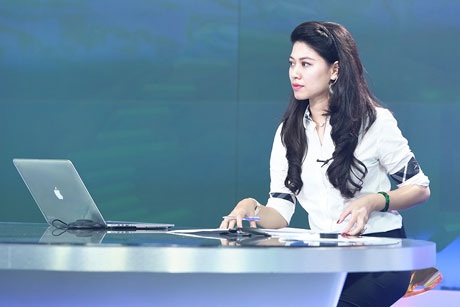 MC “Chuyển động 24h” háo hức trước giờ lên sóng - 1 MC Ngọc Trinh