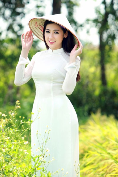 Á hậu Tú Anh xinh tươi như bông hoa giữa đồng lúa vàng - 3 Hà Thanh