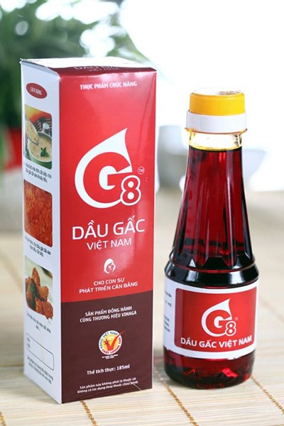 Mẹ có thể bổ sung vitamin A bằng cách  cho dầu gấc vào bột, cháo cho con